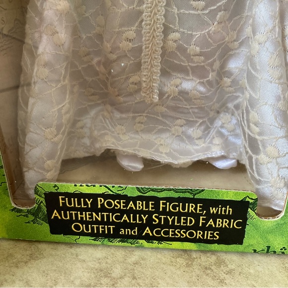 Vintage Lord of the Rings Galadriel Collector Action Figure Doll by ToyBiz 2002 - Picture 4 of 14